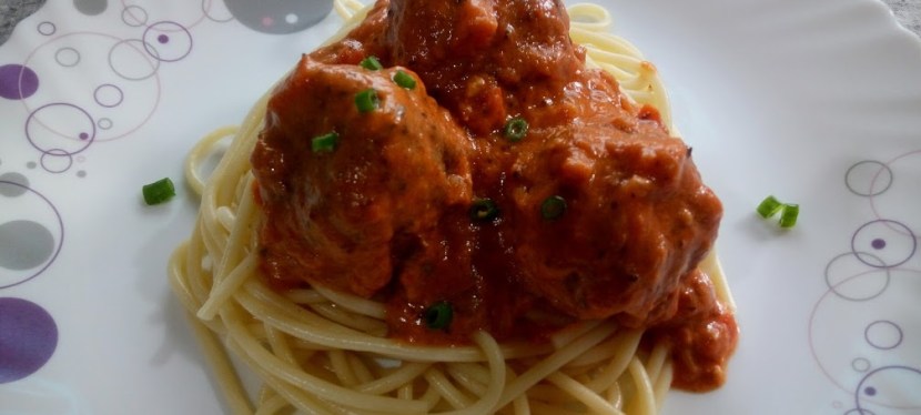 Spaghetti with Chicken Meat&nbsp;Balls
